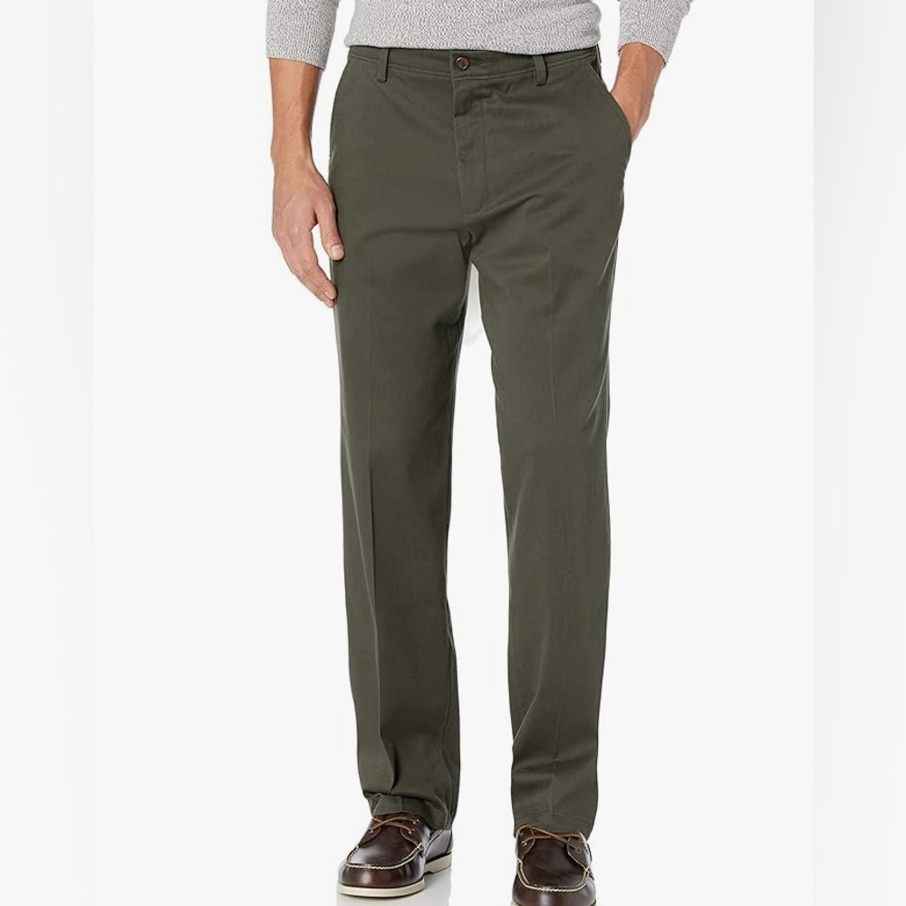 Dockers Premium Straight Fit Men's Chinos in Olive